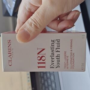 Clarins Everlasting Youth Fluid in 118N